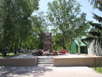 Братская могила советский воинов, погибших в боях с фашистскими захватчиками