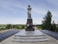 Братская могила советский воинов, погибших в боях с фашистскими захватчиками