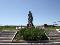 Братская могила село советских воинов, погибших в боях с фашистскими захватчиками
